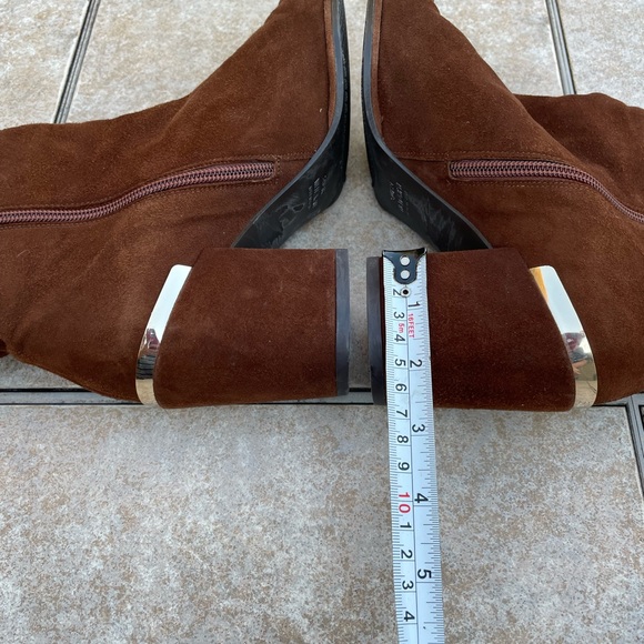 Stuart Weitzman
Brown Tazzie Suede Tassle Boots/Booties - Picture 8 of 15